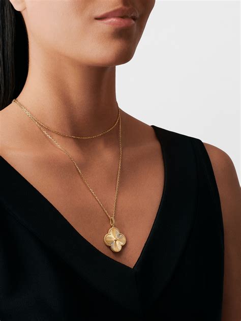 The Magic Alhambra Necklace: The Perfect Gift for a Loved One